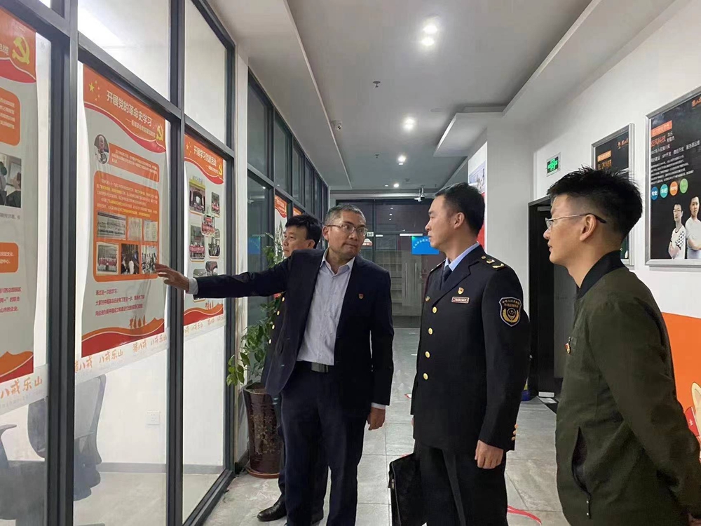 堅定信念跟黨走，奮進(jìn)努力新征程！